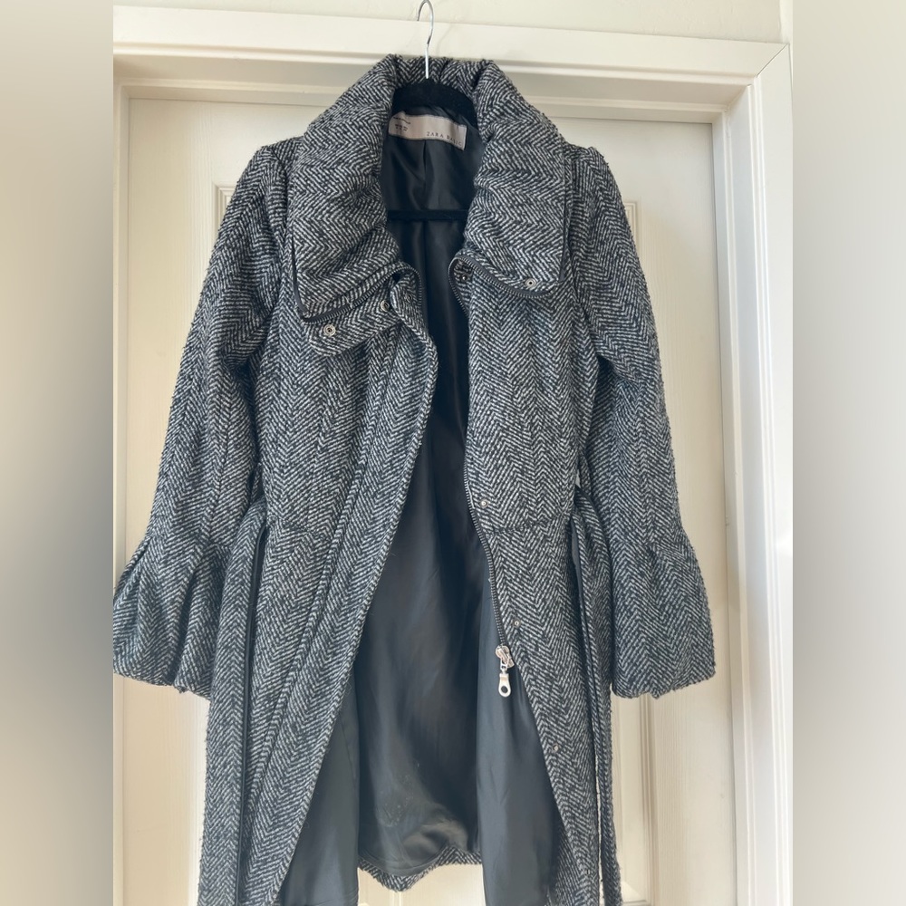 Zara coat from 2010’s worn twice excellent condition. Size small.